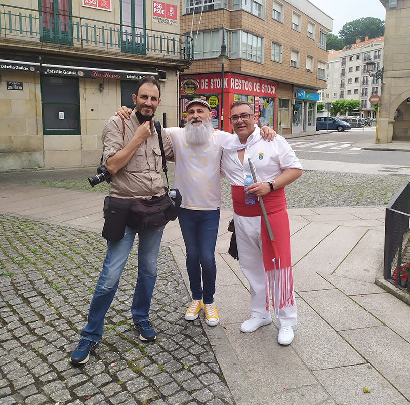 Eutropio Rodríguez with Oli Xiraldez and Angelito. Bagpipers of the Redondela Sword Dance Eutropio Rodríguez with Oli Xiraldez and Angelito. Bagpipers of the Redondela Sword Dance